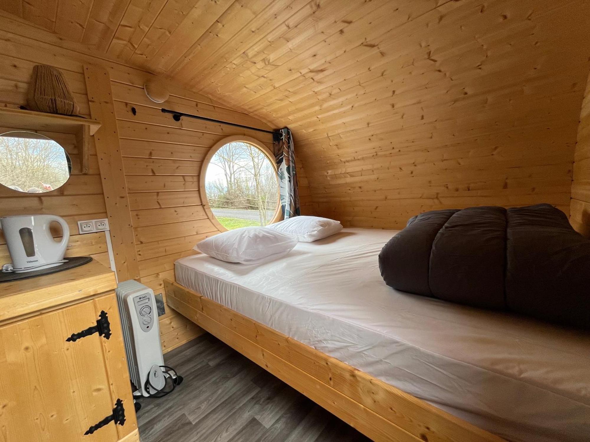 Camping De La Bageasse Бриуд Екстериор снимка