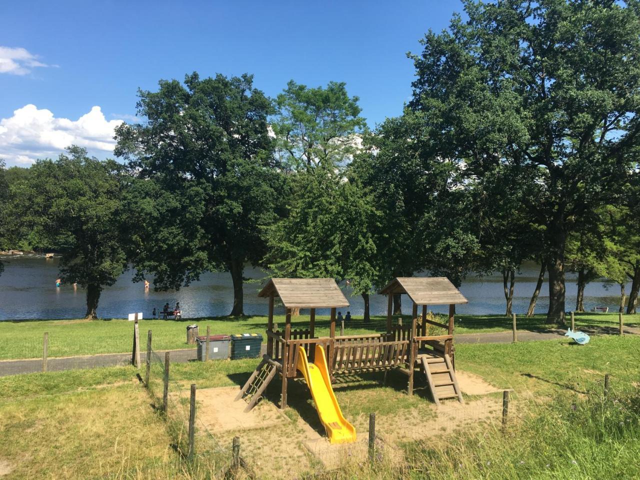 Camping De La Bageasse Бриуд Екстериор снимка