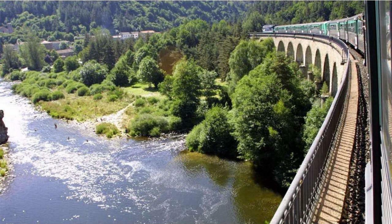 Camping De La Bageasse Бриуд Екстериор снимка